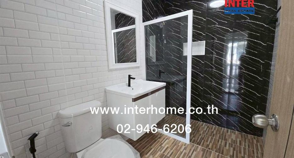 For sale 3 bedrooms townhouse in Khlong Sam Wa, Bangkok