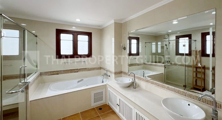 For rent 4 bedrooms house in Suan Luang, Bangkok