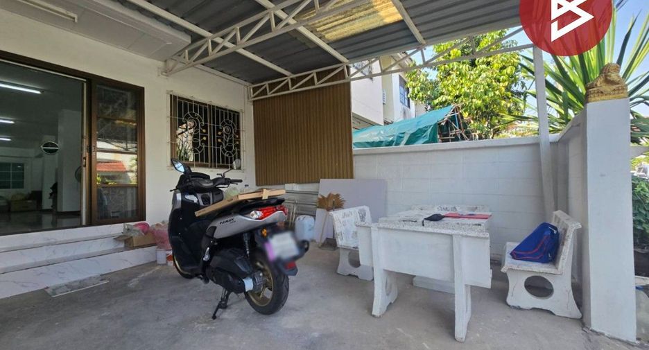 For sale 2 bedrooms townhouse in Bang Kapi, Bangkok