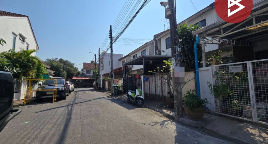 For sale 2 bedrooms townhouse in Bang Kapi, Bangkok