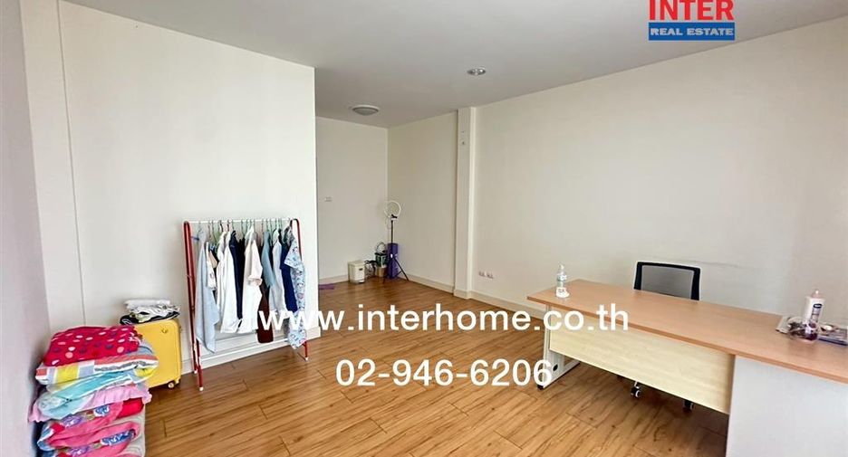Casa adosada en venta de 3 habitaciones en Prawet, Bangkok
