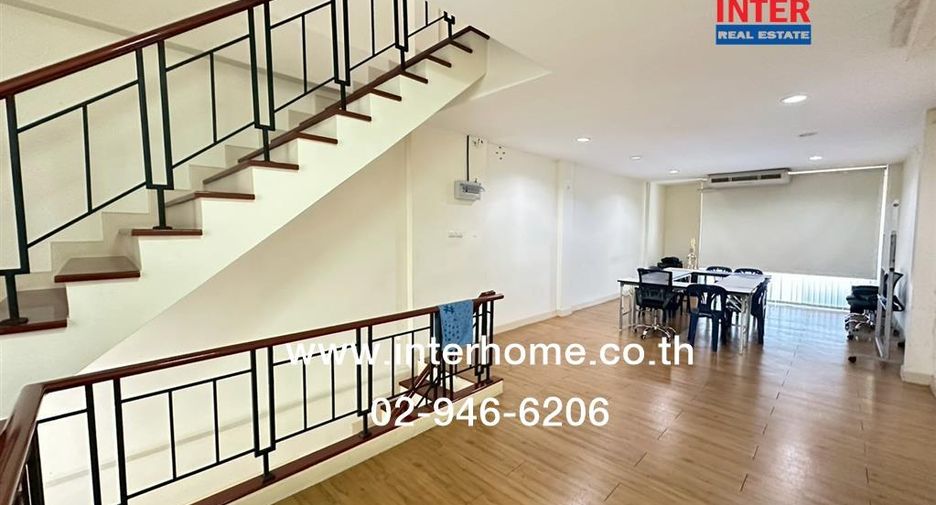 Casa adosada en venta de 3 habitaciones en Prawet, Bangkok