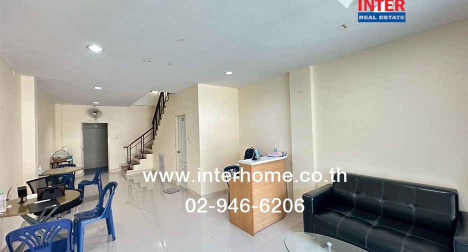 Casa adosada en venta de 3 habitaciones en Prawet, Bangkok