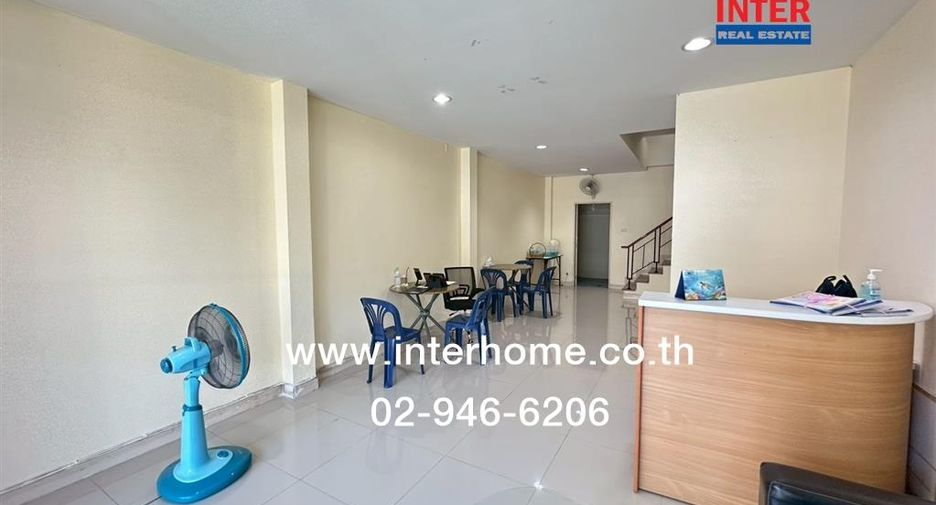 Casa adosada en venta de 3 habitaciones en Prawet, Bangkok