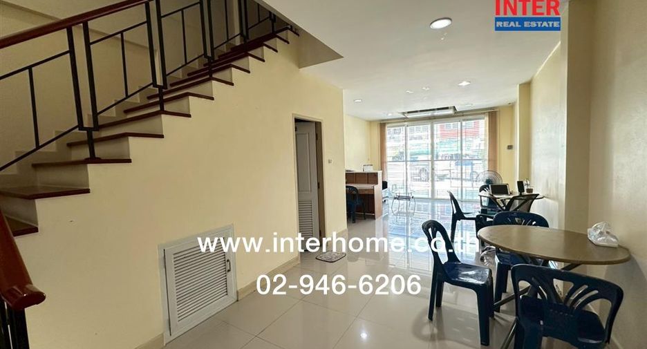 Casa adosada en venta de 3 habitaciones en Prawet, Bangkok