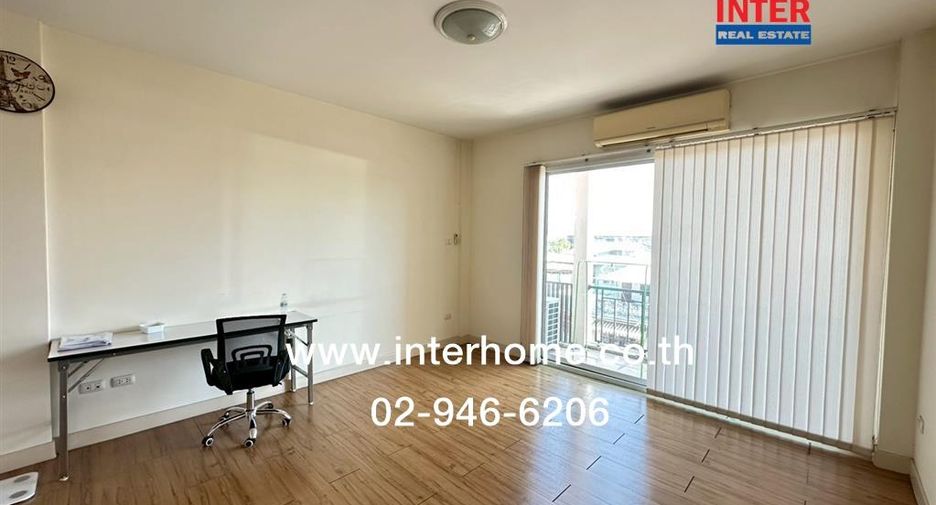 Casa adosada en venta de 3 habitaciones en Prawet, Bangkok