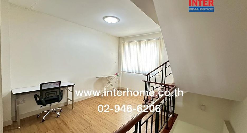 Casa adosada en venta de 3 habitaciones en Prawet, Bangkok