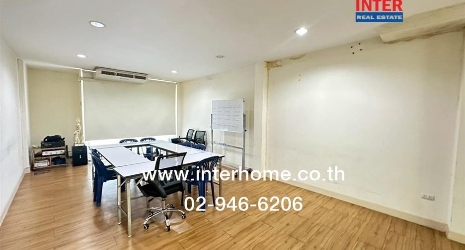 Casa adosada en venta de 3 habitaciones en Prawet, Bangkok