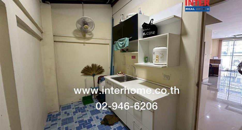 Casa adosada en venta de 3 habitaciones en Prawet, Bangkok