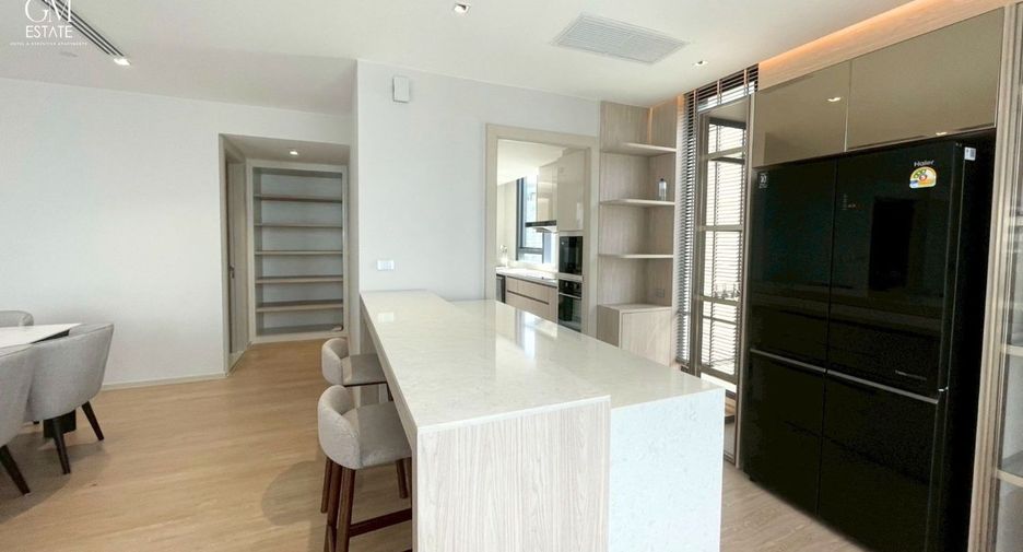 For rent 4 ベッドルーム condo in Khlong Toei, Bangkok