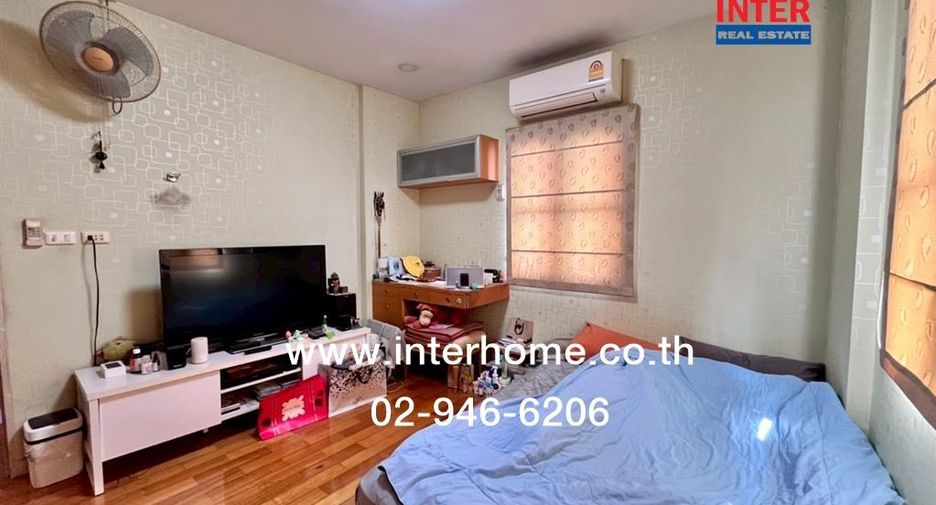 For rent and for sale 3 bedrooms house in Phra Khanong, Bangkok