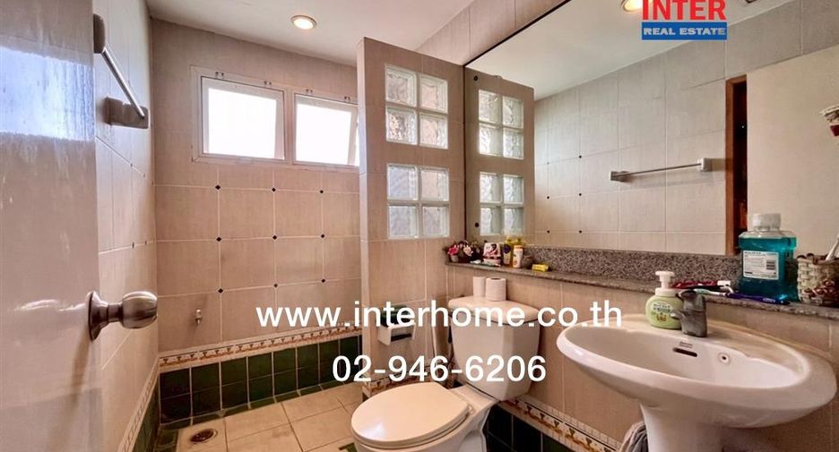 For rent and for sale 3 bedrooms house in Phra Khanong, Bangkok