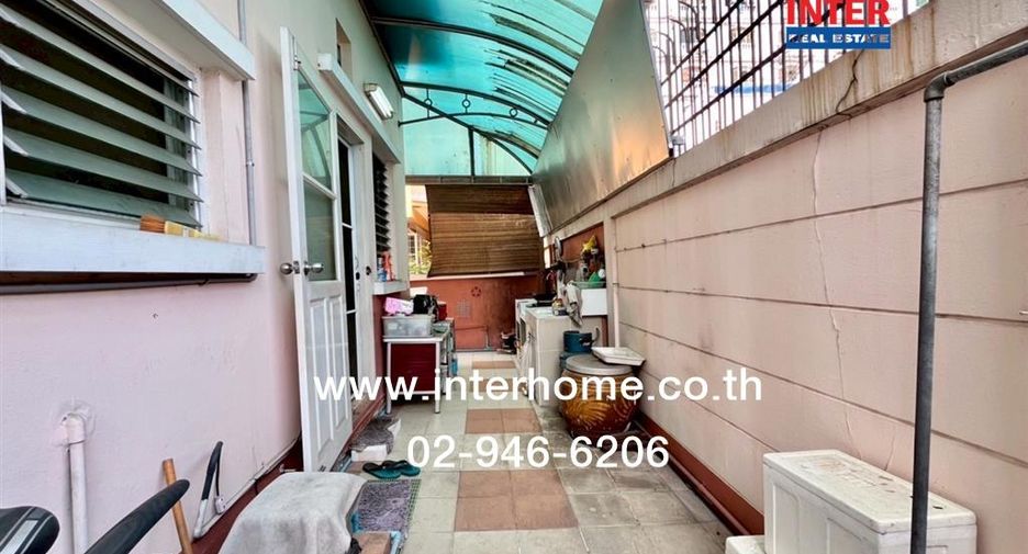 For rent and for sale 3 bedrooms house in Phra Khanong, Bangkok
