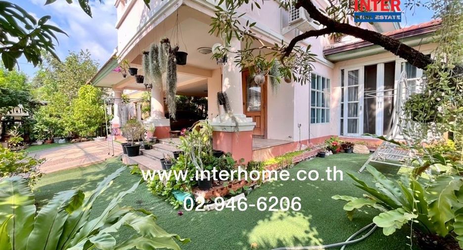 For rent and for sale 3 bedrooms house in Phra Khanong, Bangkok