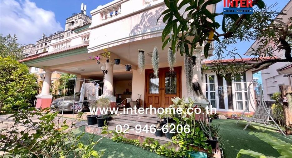 For rent and for sale 3 bedrooms house in Phra Khanong, Bangkok