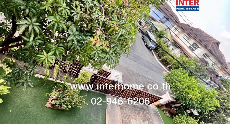 For rent and for sale 3 bedrooms house in Phra Khanong, Bangkok