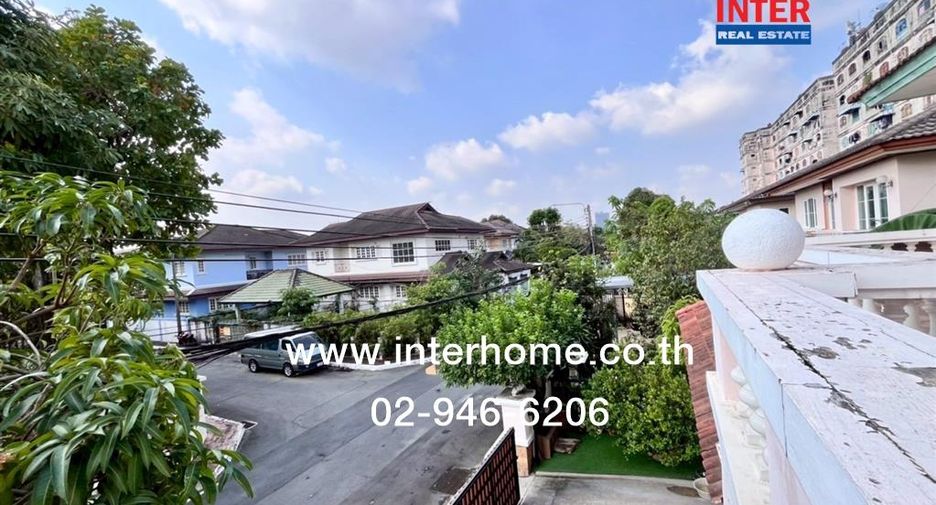 For rent and for sale 3 bedrooms house in Phra Khanong, Bangkok
