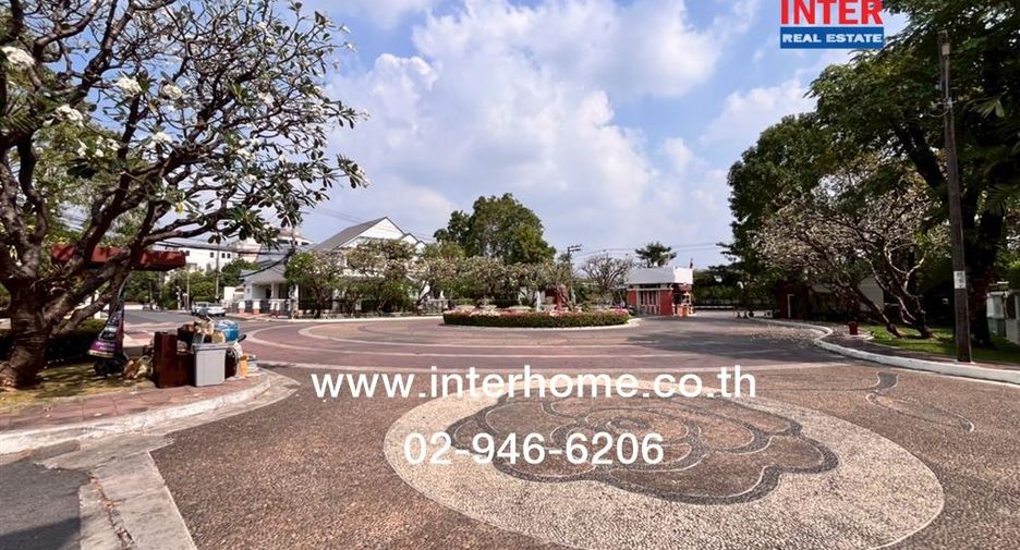 For rent and for sale 3 bedrooms house in Phra Khanong, Bangkok