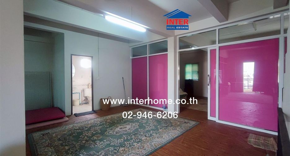 Local comercial en venta de 2 habitaciones en Bang Kruai, Nonthaburi