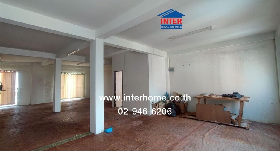 Local comercial en venta de 2 habitaciones en Bang Kruai, Nonthaburi