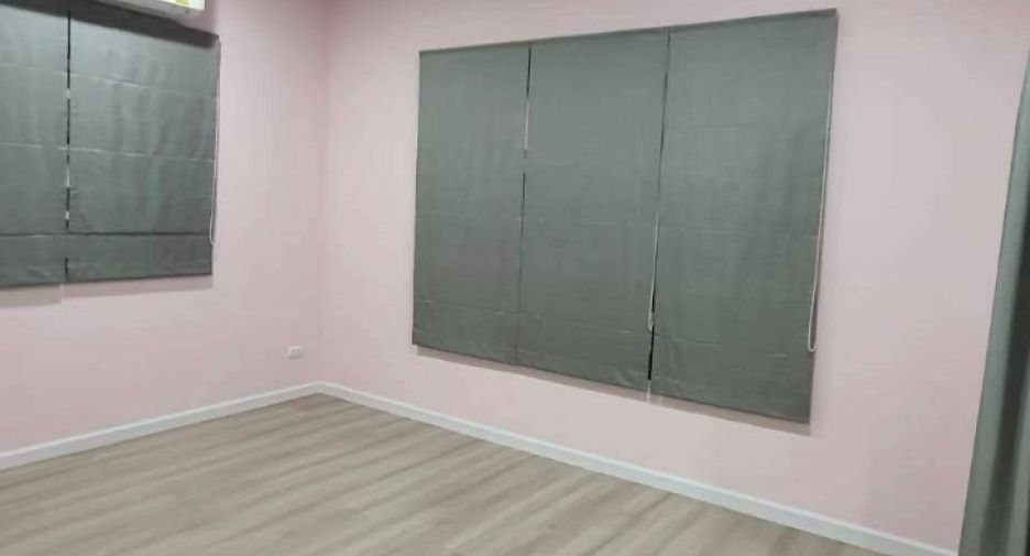 For sale 3 bedrooms townhouse in Mueang Chachoengsao, Chachoengsao
