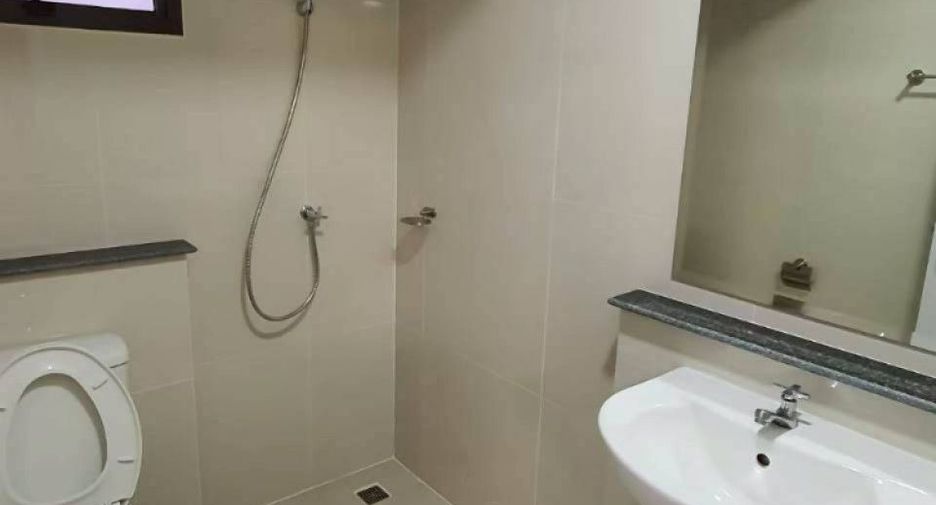 For sale 3 bedrooms townhouse in Mueang Chachoengsao, Chachoengsao