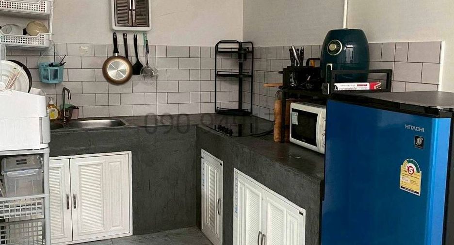 For rent 3 bedrooms townhouse in Khan Na Yao, Bangkok