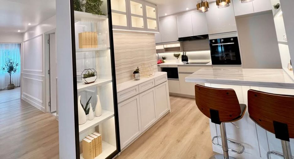 For sale 2 bedrooms condo in Yan Nawa, Bangkok