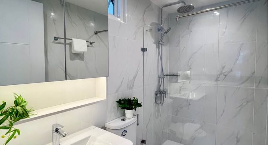 For sale 2 bedrooms condo in Yan Nawa, Bangkok