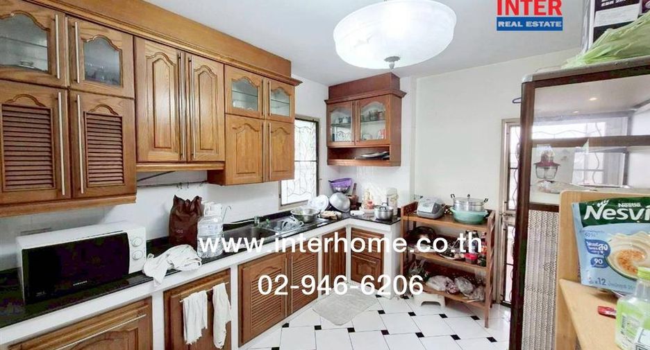 Haus zum Kauf mit 4 Zimmer in Pak Kret, Nonthaburi