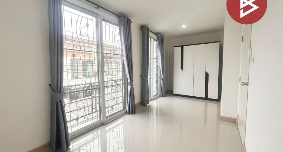 For sale 3 bedrooms townhouse in Si Racha, Chonburi