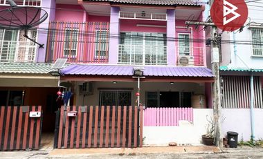 À vendre 3 chambres maison de ville à Krathum Baen, Samut Sakhon