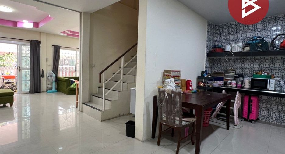 Casa adosada en venta de 3 habitaciones en Krathum Baen, Samut Sakhon