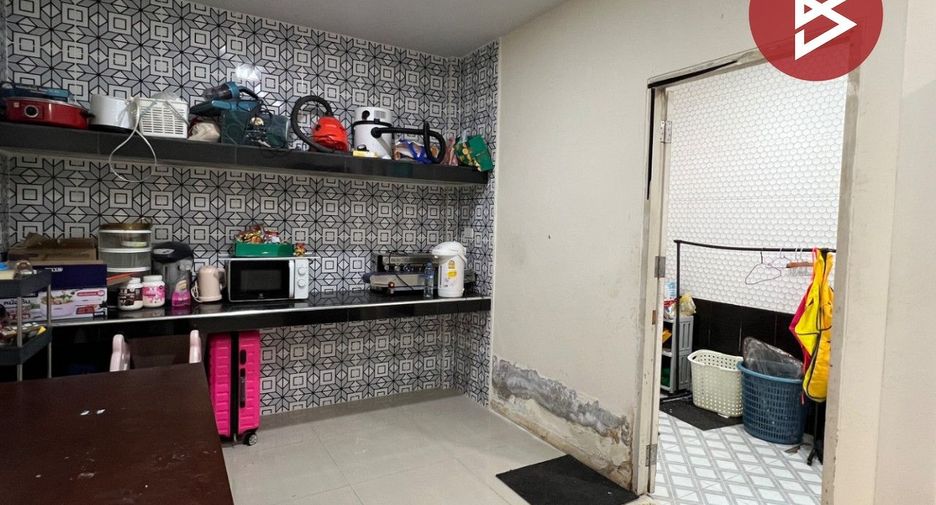 Casa adosada en venta de 3 habitaciones en Krathum Baen, Samut Sakhon