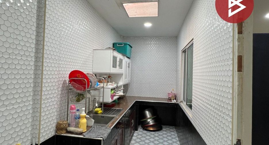 Casa adosada en venta de 3 habitaciones en Krathum Baen, Samut Sakhon