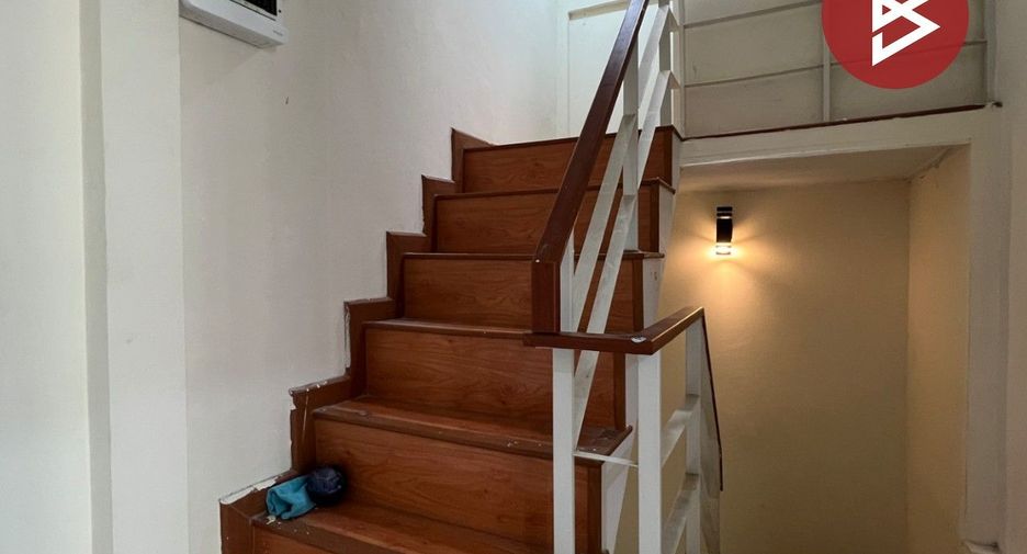 Casa adosada en venta de 3 habitaciones en Krathum Baen, Samut Sakhon