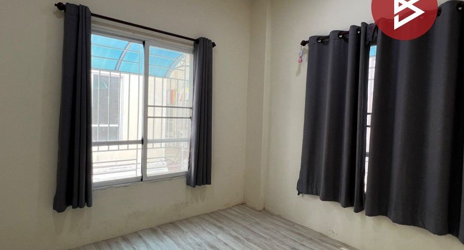 Casa adosada en venta de 3 habitaciones en Krathum Baen, Samut Sakhon