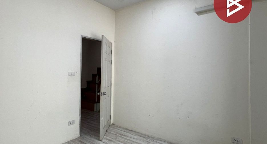 Casa adosada en venta de 3 habitaciones en Krathum Baen, Samut Sakhon
