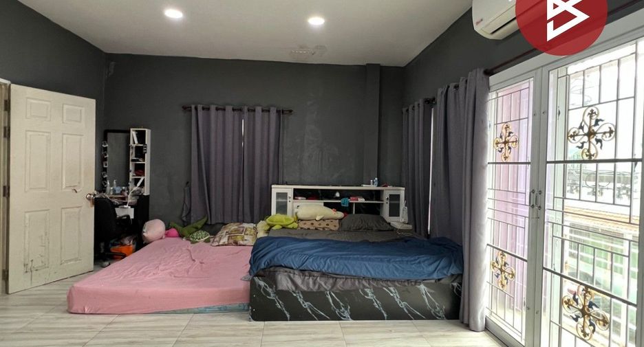 Casa adosada en venta de 3 habitaciones en Krathum Baen, Samut Sakhon