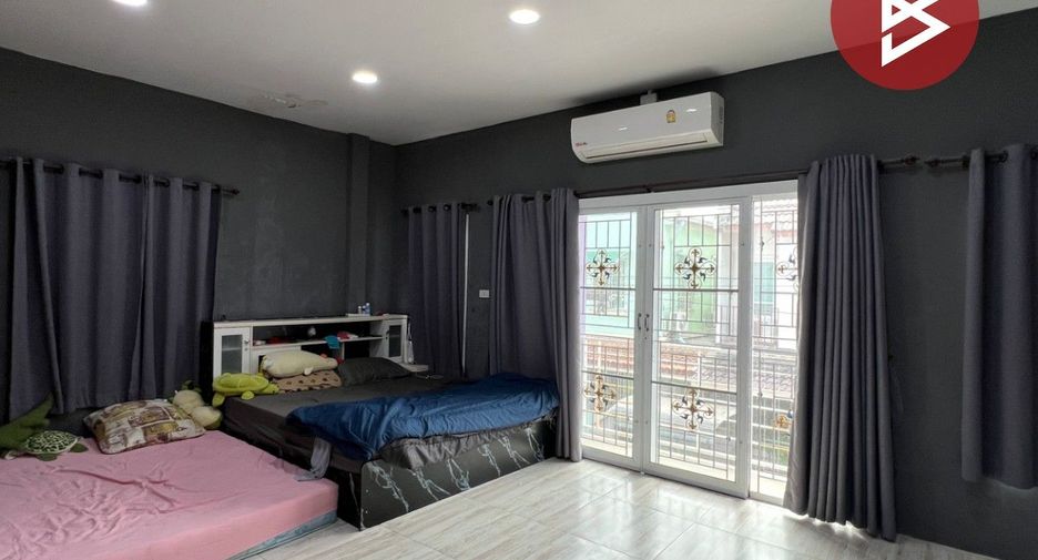 Casa adosada en venta de 3 habitaciones en Krathum Baen, Samut Sakhon