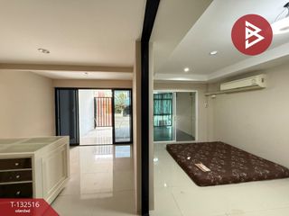 For sale 3 bedrooms townhouse in Mueang Nakhon Pathom, Nakhon Pathom