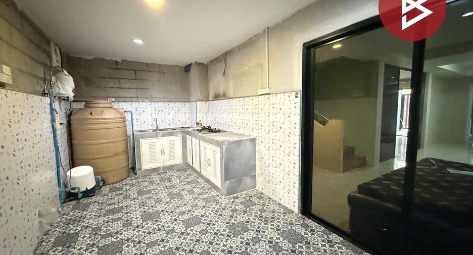 For sale 3 bedrooms townhouse in Mueang Nakhon Pathom, Nakhon Pathom