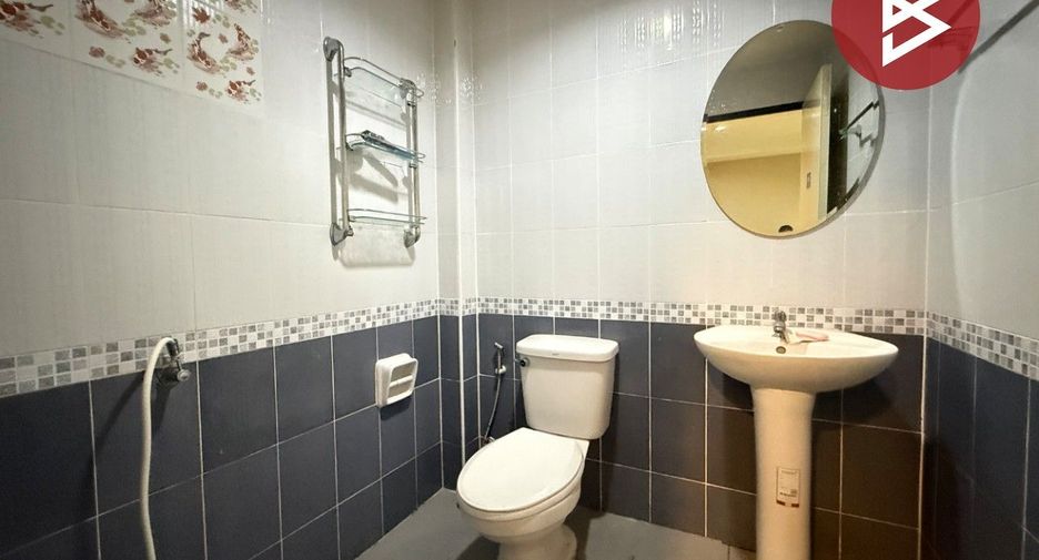 For sale 3 bedrooms townhouse in Mueang Nakhon Pathom, Nakhon Pathom