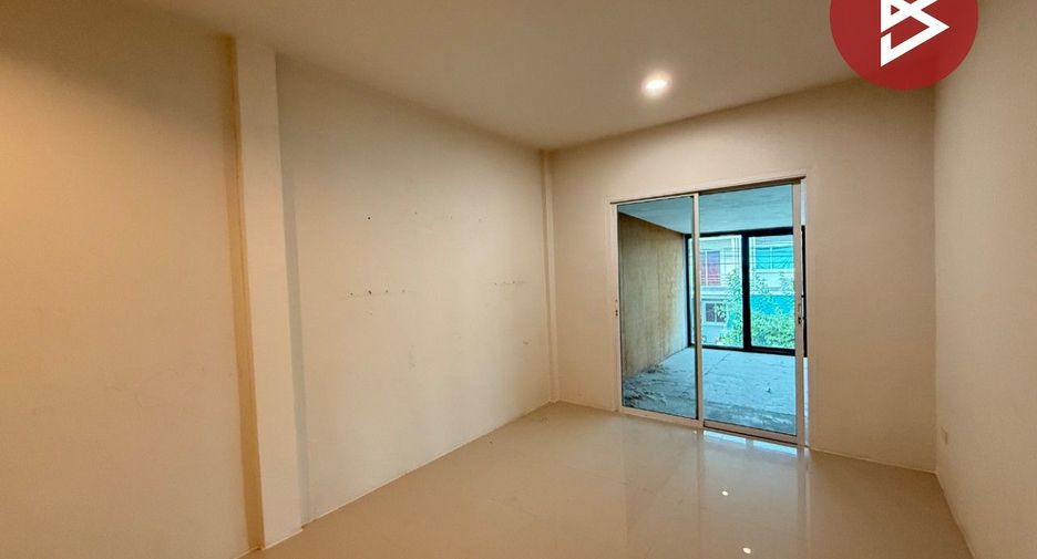 For sale 3 bedrooms townhouse in Mueang Nakhon Pathom, Nakhon Pathom
