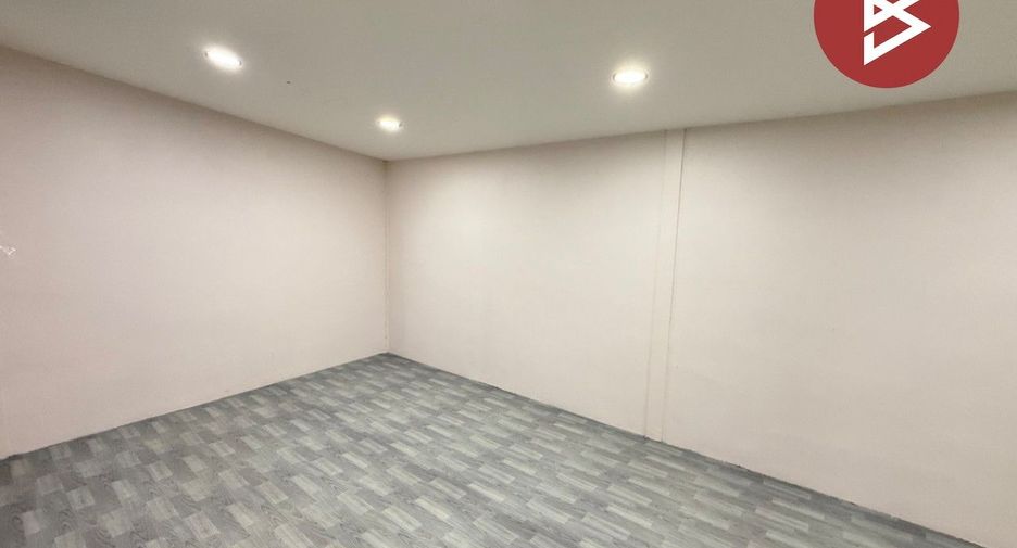 For sale 3 bedrooms townhouse in Mueang Nakhon Pathom, Nakhon Pathom
