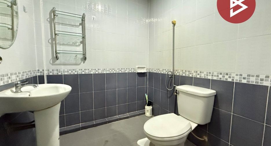 For sale 3 bedrooms townhouse in Mueang Nakhon Pathom, Nakhon Pathom