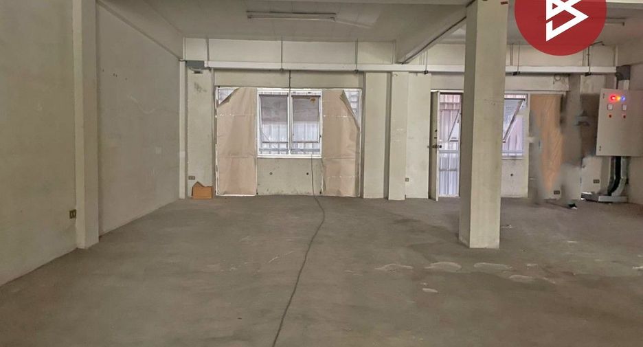 For sale 3 bedrooms retail Space in Si Racha, Chonburi