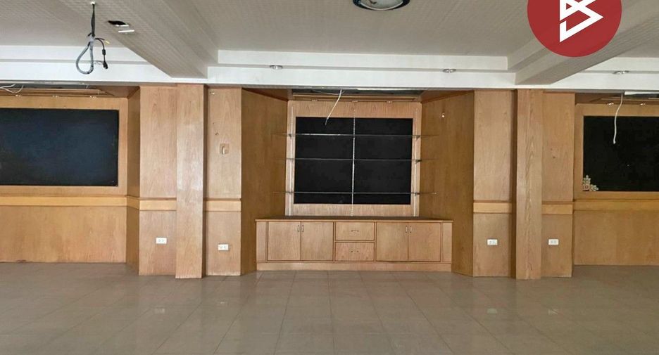 For sale 3 bedrooms retail Space in Si Racha, Chonburi
