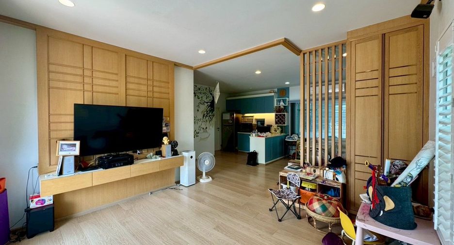 For sale 3 bedrooms house in Khlong Sam Wa, Bangkok
