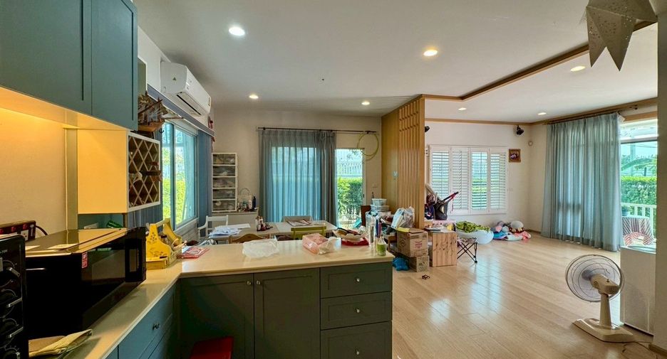 For sale 3 bedrooms house in Khlong Sam Wa, Bangkok